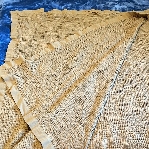 Coyuchi Reyes Organic Waffle Blanket - Picture 8 of 8